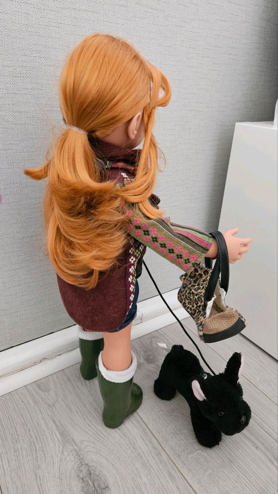Götz Puppe Hannah mit Hund in Oberhausen