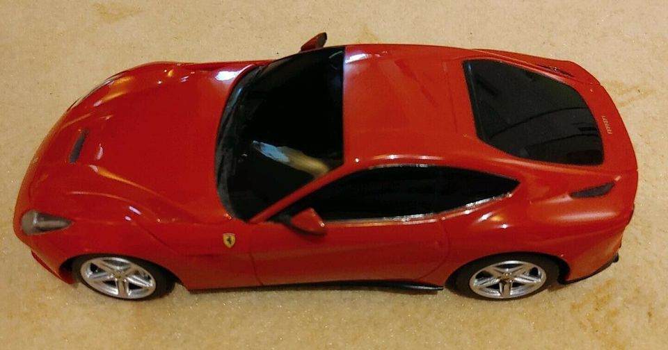 RC Spielzeug Ferrari in Hünstetten