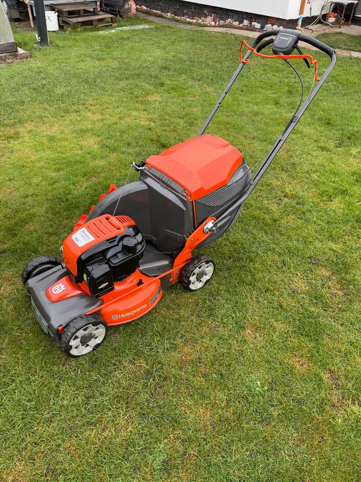 Benzin Rasenmäher Mulcher Husqvarna LC 348V in Niedersachsen
