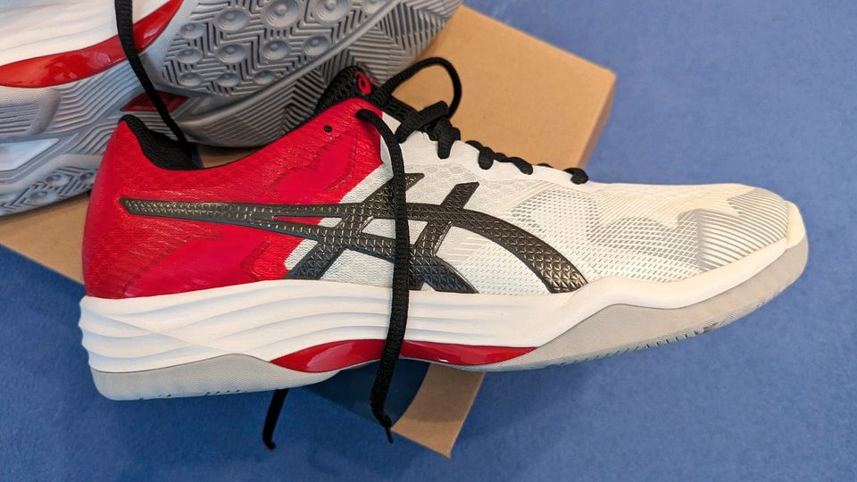 Super Hallenschuhe Asics Gel Tactic Grösse 10 - neu ! in Falkensee