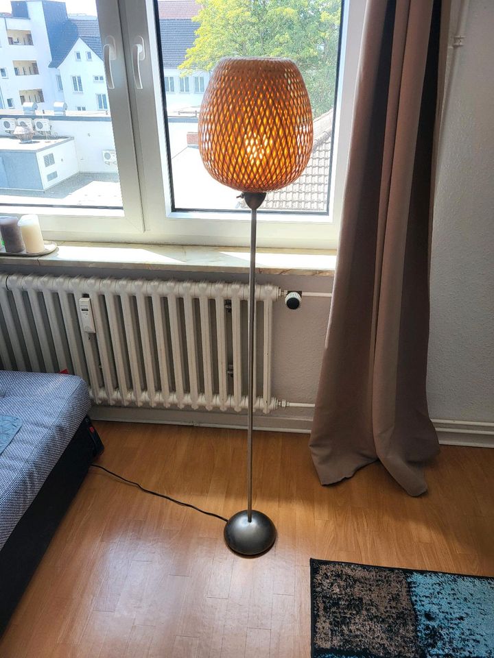 Stehlampe mit Bambus Käfig in Hannover