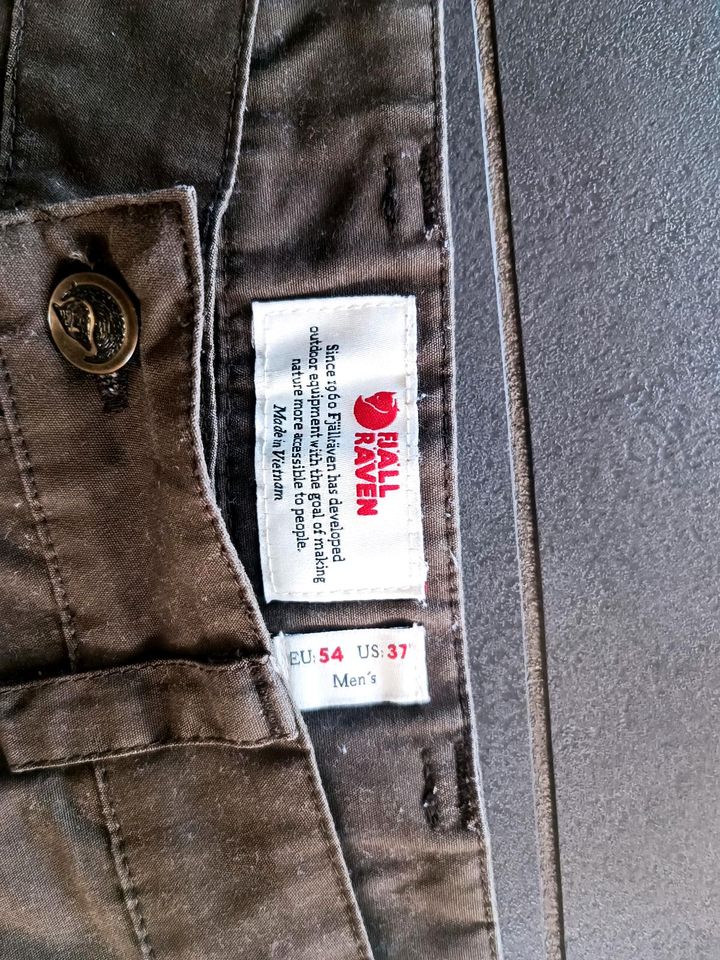 Fjällräven 87224 Karl Pro Shorts M Dark Olive Herren Hose in Daisendorf