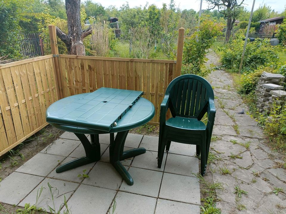 Gartentisch und Stühle in Leipzig
