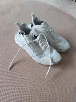 Nike Huarche  Schuhe weiß 38 neuwertig 24 cm Nordrhein-Westfalen - Soest Vorschau