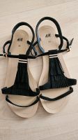 H&M Sandalen Gr. 39 schwarz gold Hessen - Herborn Vorschau