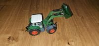 Siku Farmer Fendt 714 Vario Traktor Frontlader 1:32 Metall Bayern - Hauzenberg Vorschau