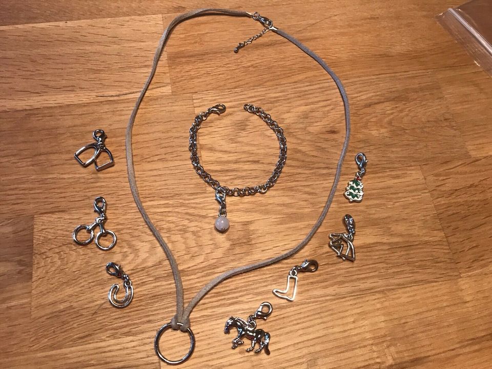Bettelarmband , Halskette mit Pferd Motive in Osterby bei Medelby