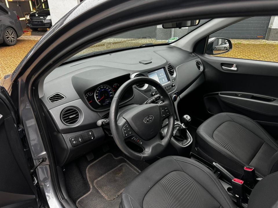 Hyundai i10 Kleinwagen 1.Hand hohe Ausstattung perfekter Zustand in Müden