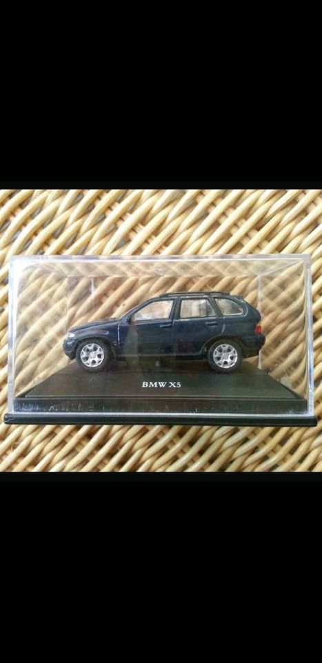 Modellauto BMW X5 in Willich