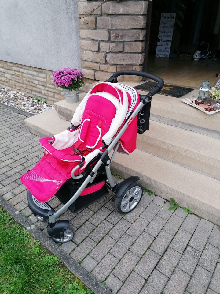 Kinderwagen Himbeer-Farbe in Dortmund