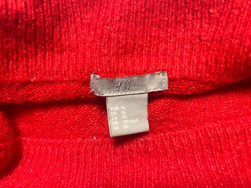 Roter Pullover in Künzelsau