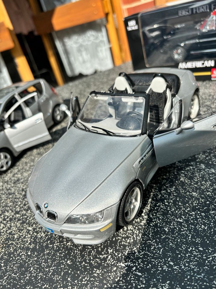 BMW Z3 Burago Sammler Modellauto Silberfarben 1/18 in Spangenberg