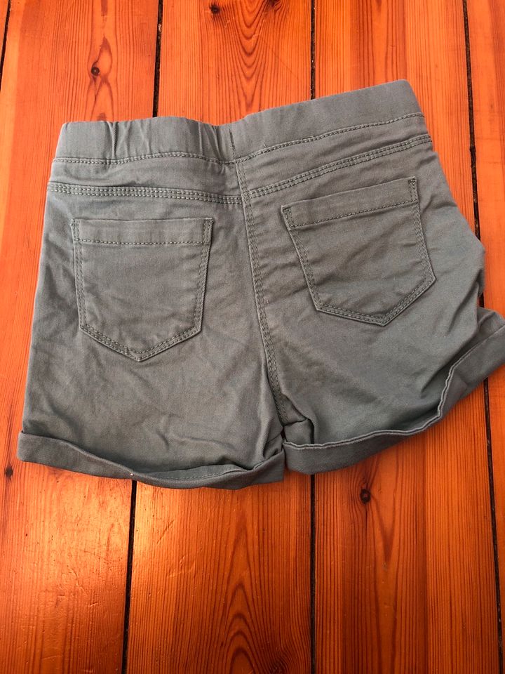 Mädchen Shorts gr. 116 in Hamburg