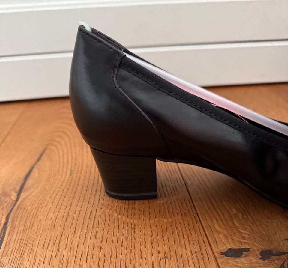 Tamaris Damen Echt Leder Pumps Schuhe schwarz Gr. 41 NEU! in Pegau