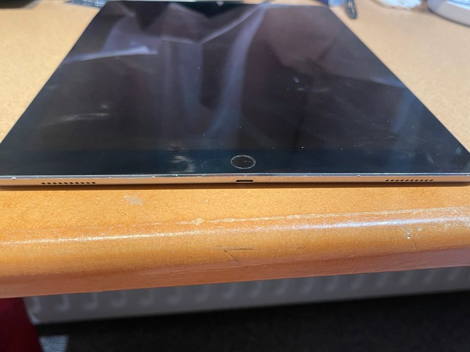 Apple IPad Pro 12.9 256GB Wifi 2. Generation + Appel Pencil in Köln