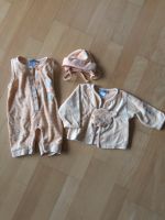 BABYSACHEN GR 50 NEUGEBORENE SET STRAMPLER MÜTZE JÄCKCHEN Berlin - Neukölln Vorschau