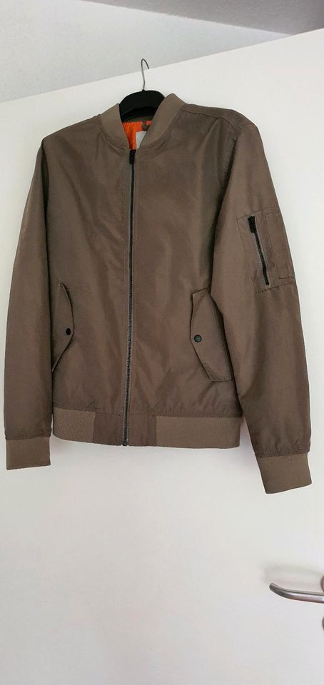 JACK&JONES Regular Fit Jacke 'Rush', oliv, Gr. M in Malsch