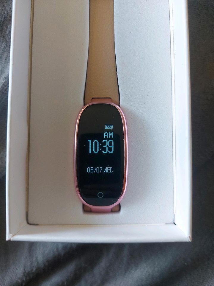 Fitness Tracker in Rosé-Gold in Bünde