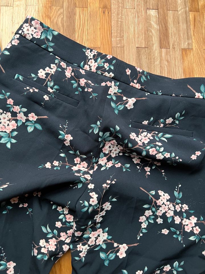 Zara leichte Sommerhose mit Blumenprint, Größe M, neu in Hamburg