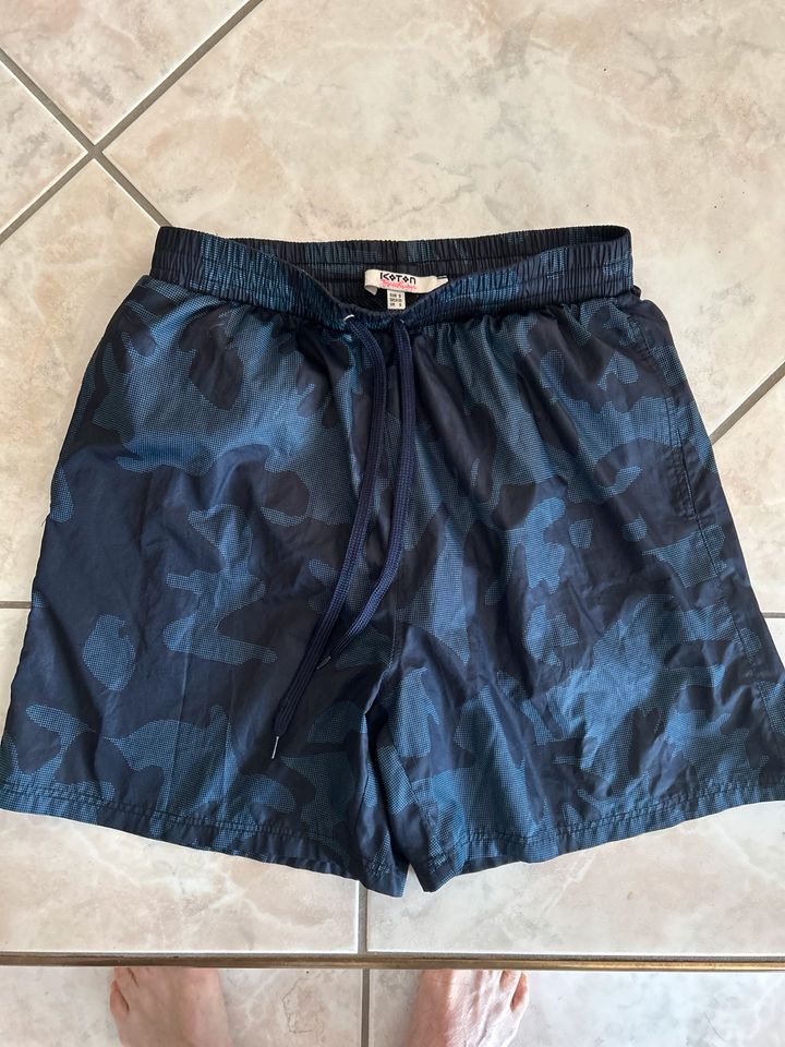 Dunkelblaue Badehose mit Camouflage Muster von Koton Gr S in Rottach-Egern