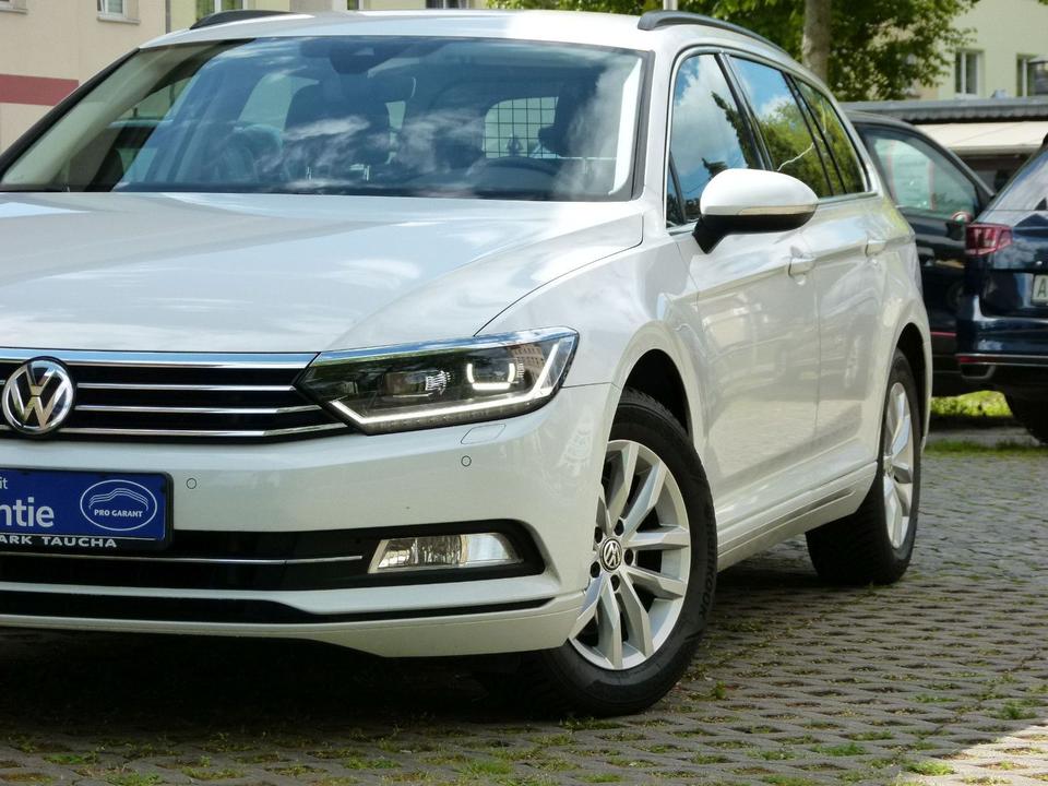 Volkswagen Passat Variant TSI 1.Hand LED TÜV 2027 +GARANTIE in Taucha