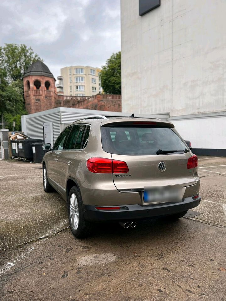 VW Tiguan Baujahr 2012 *Top Zustand* in Bad Vilbel