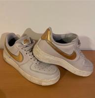 NIKE AIR FORCE ONE GR. 39 CREME GRAU GOLD HOLOGRAMM Hessen - Rodgau Vorschau