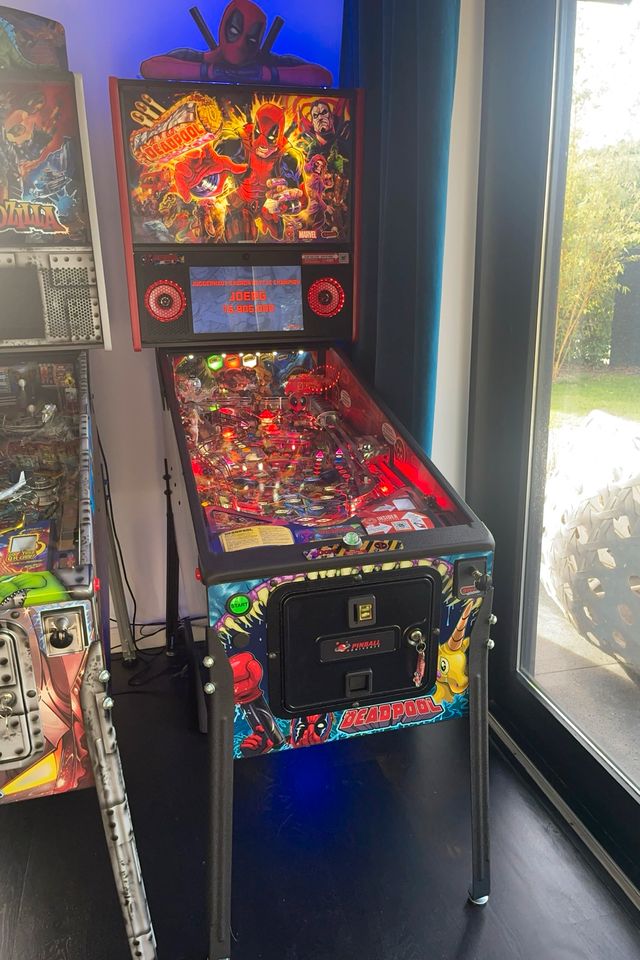 Flipper Deadpool Premium Pinball Stern + Extras in Kaarst