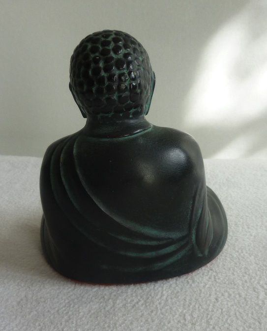 sitzender Buddha mit Opferschale in Bingen