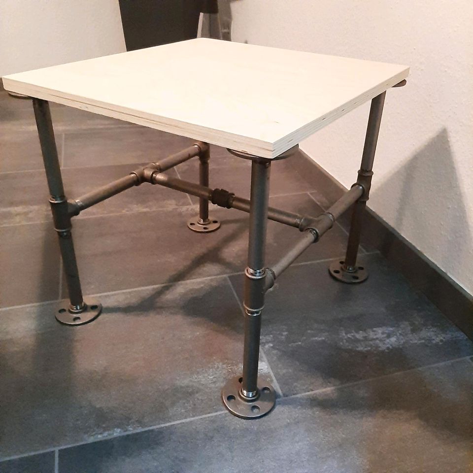 Loft-Tisch Metall & Holz (Industrial Nachttisch Beistelltisch) in Bornheim