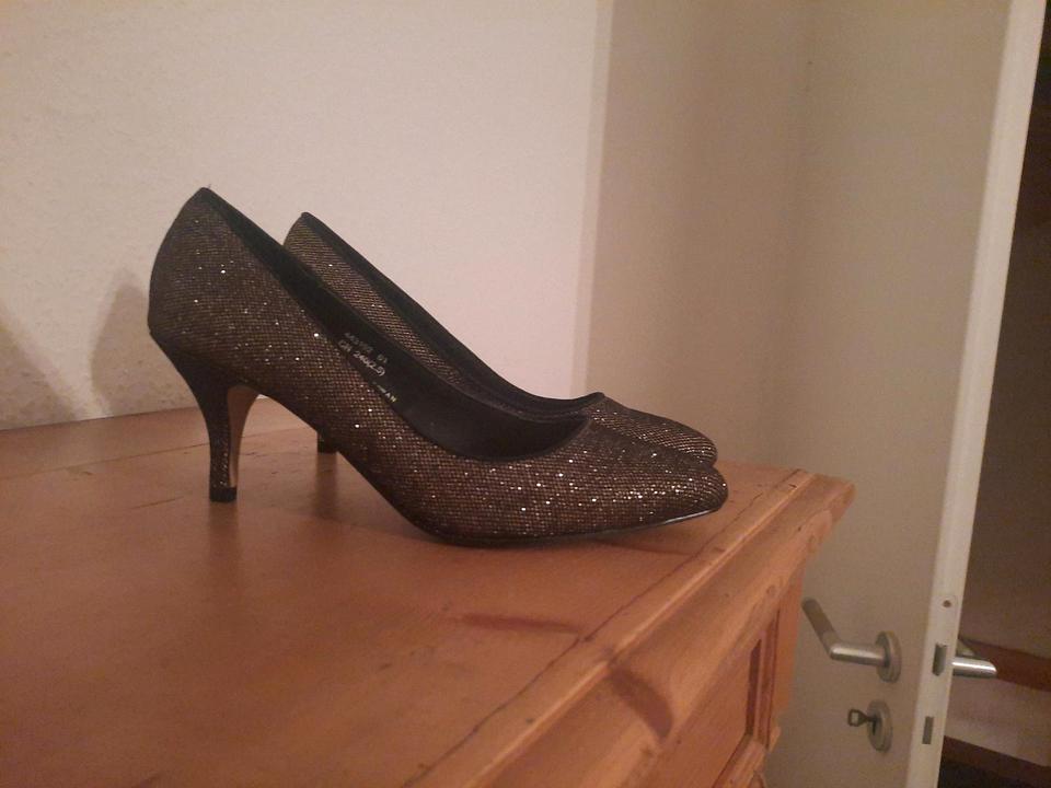 Pumps, Glitzer, Gold-Schwarz, Abendschuh, Silvester, Weihnachten in Bad Homburg