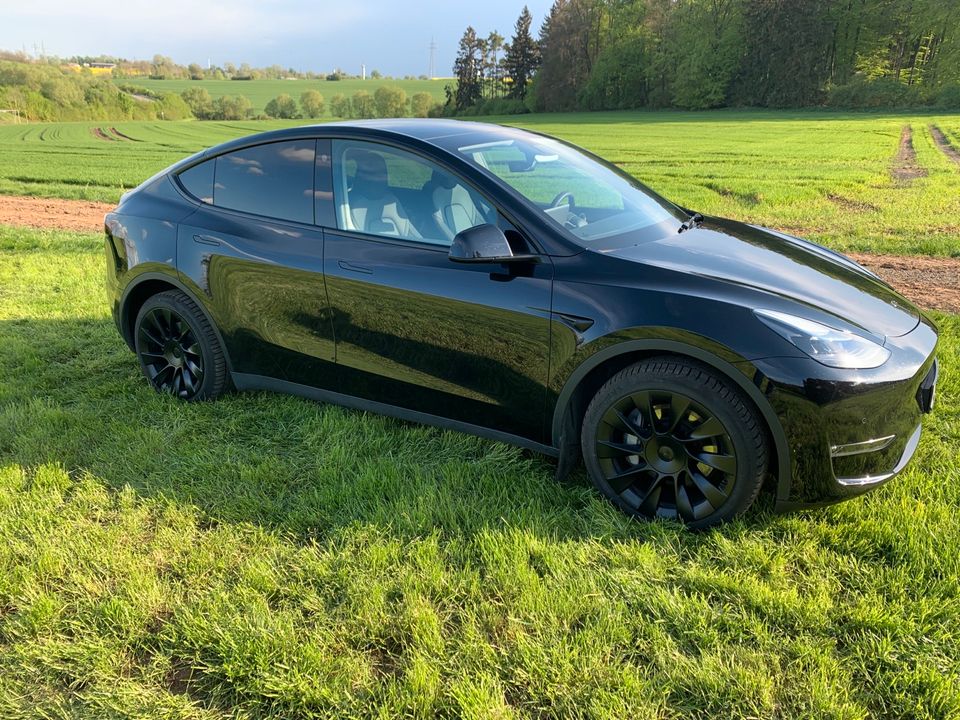 Tesla Model Y Long Range EZ 09/22 Allradantrieb in Schmallenberg