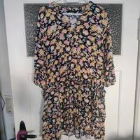 Vero Moda Kleid Größe L Blumen Güstrow - Landkreis - Güstrow Vorschau