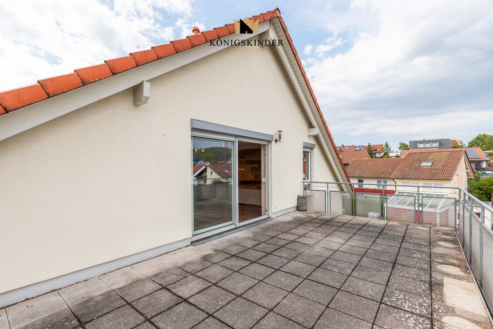 Ohne Käuferprovision ! Schöne Terrassenwohnung mit Garage, Keller, Loggia und großem Bühnenraum! in Gaildorf