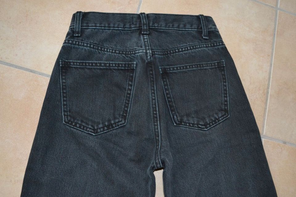 ZARA Jeans schwarz Gr. 32 XXS high waist Knöpfe wash out in Kiel