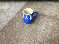 Kleiner blauer Becher /Vase m.weißem Muster u.Punkten aus Keramik Rheinland-Pfalz - Nickenich Vorschau
