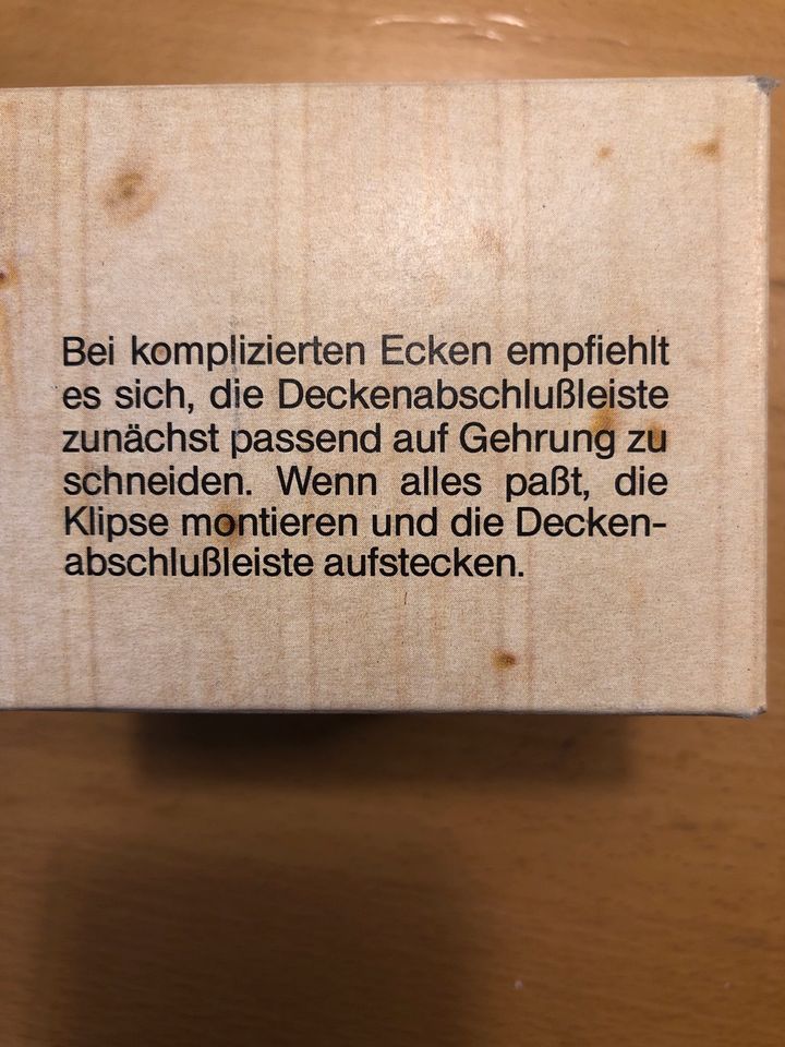 Leistenkrallen 7 mm plus Schrauben fürLeisten von Holzvertäfelung in Bocholt