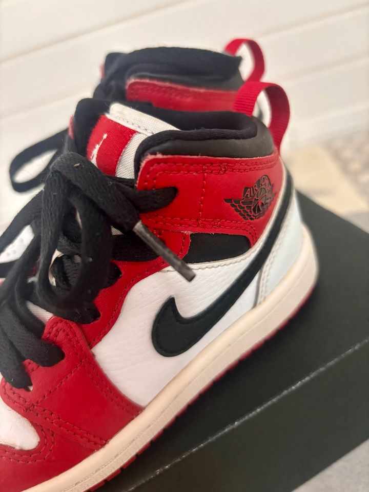 Nike / Jordan 1 Mid / Gr. 28 in Ahrensburg