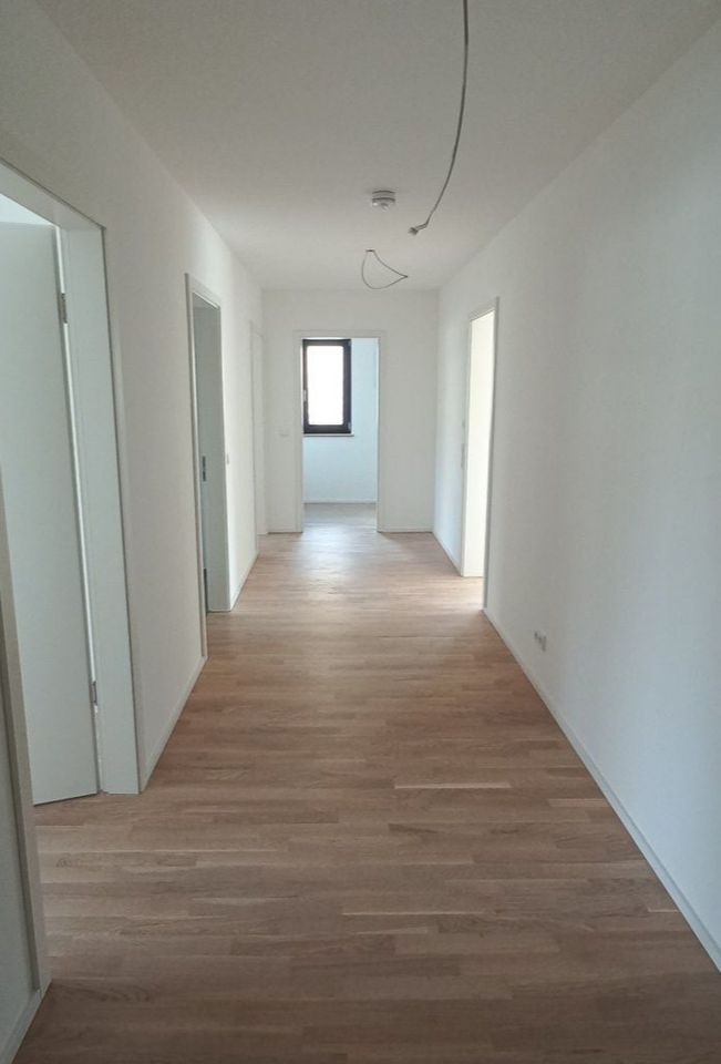 Neubau: 3-Zimmer Wohnung im 1.OG mit hochwertiger Küche und großem Balkon ( Ref.Nr. 1.20 ) in Eggenfelden