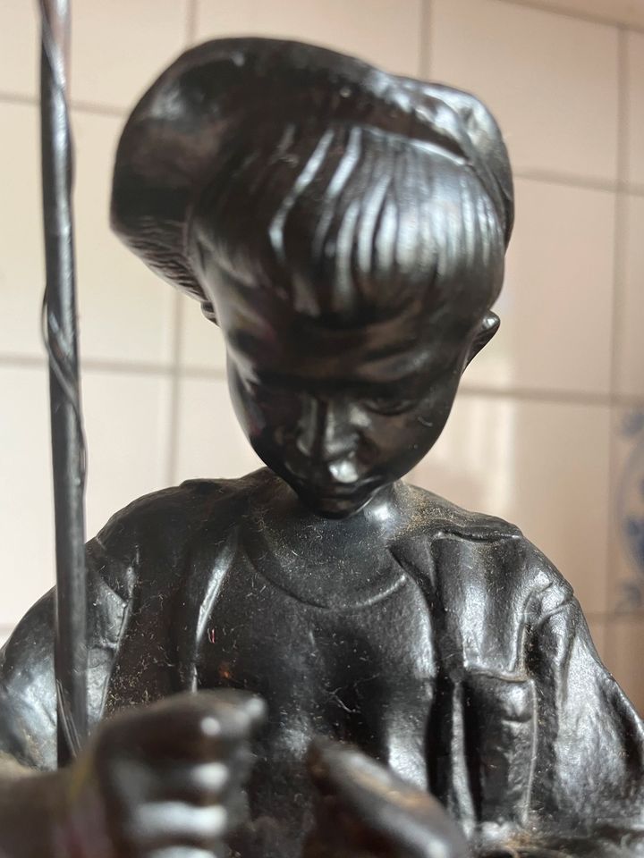 Antik Skulptur Eisen Kasli 1969 Junge mit Angelroute in Tetenbüll