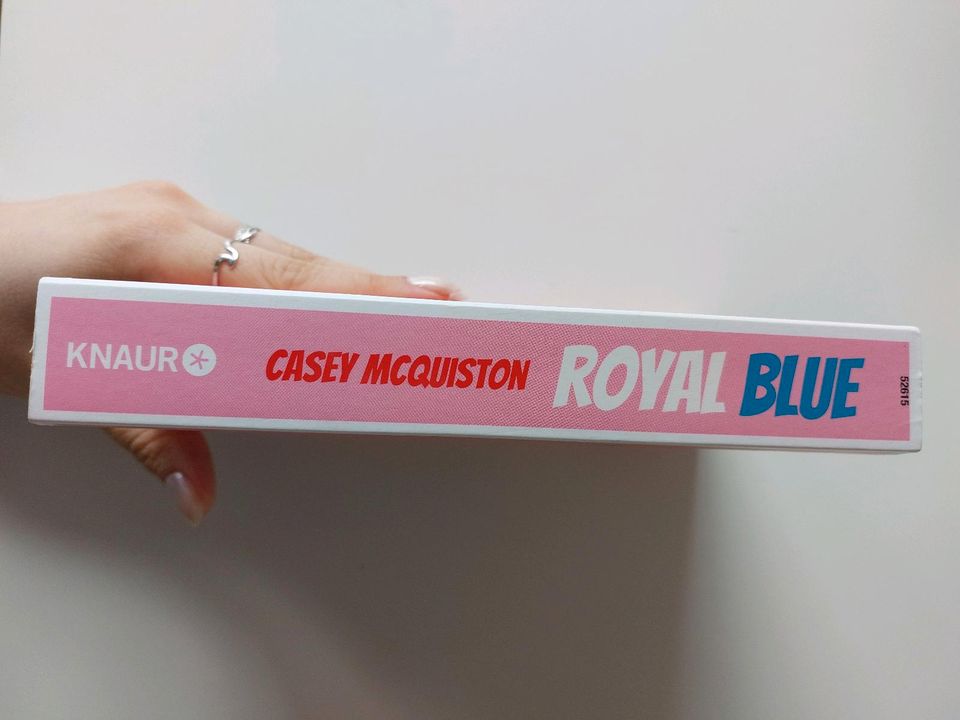 Royal blue - Casey Mcquiston ~booktok ~New adult in Sindelfingen
