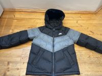 Nike Jacke Winterjacke Kapuze schwarz grau Größe L 147-158 cm neu Nordrhein-Westfalen - Mülheim (Ruhr) Vorschau