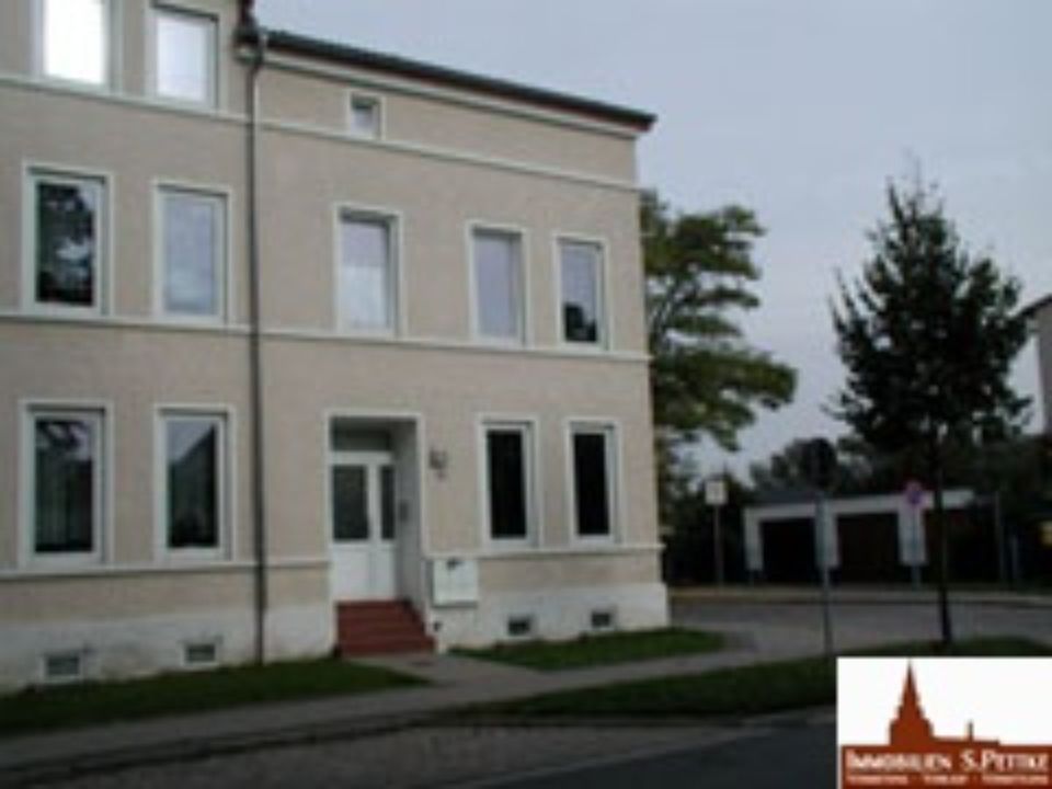 2 Raum Wohnung , EBK, Laminat, Stellplatz in Güstrow