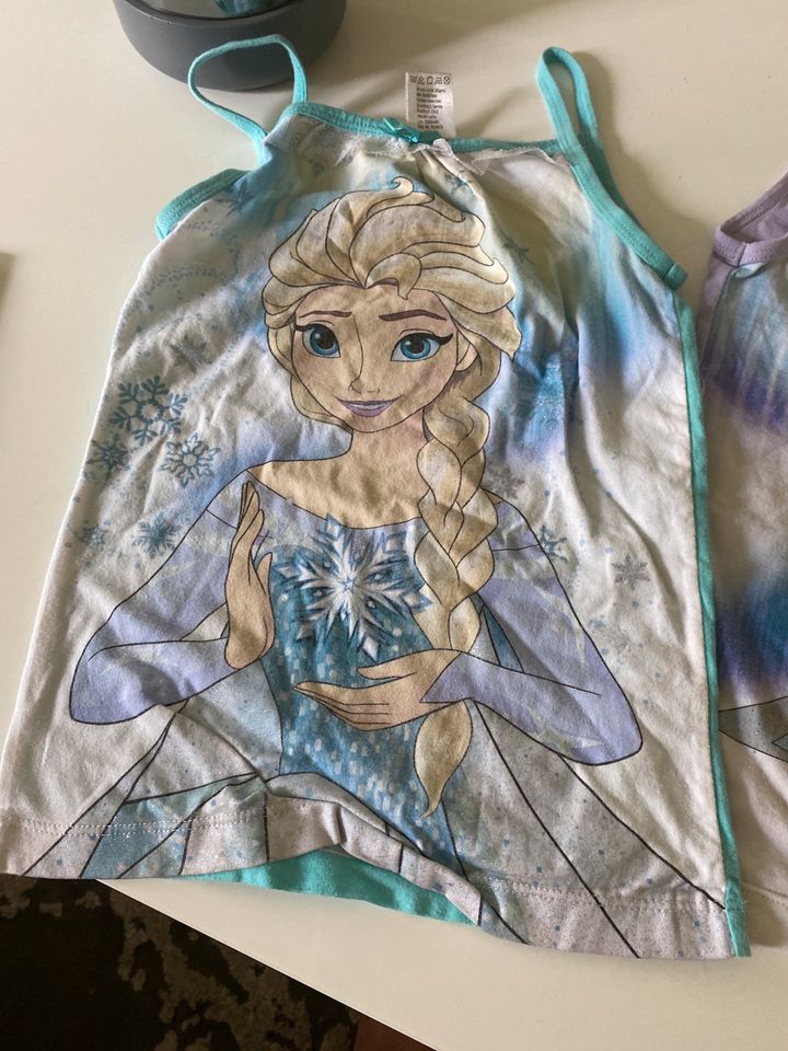 Hut Mütze Unterhemd Gr 110-116 Elsa Disney in Remscheid