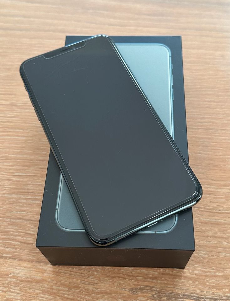 iPhone 11 Pro Max 256GB - Nachtgrün - TOP in Egestorf