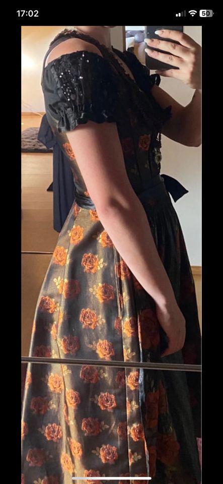 Dirndl in schwarz Gold in Maisach