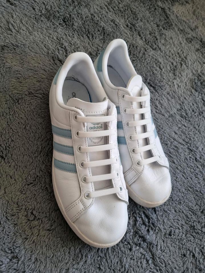 Adidas Sneaker Größe 39 1/3 in Kirchheim