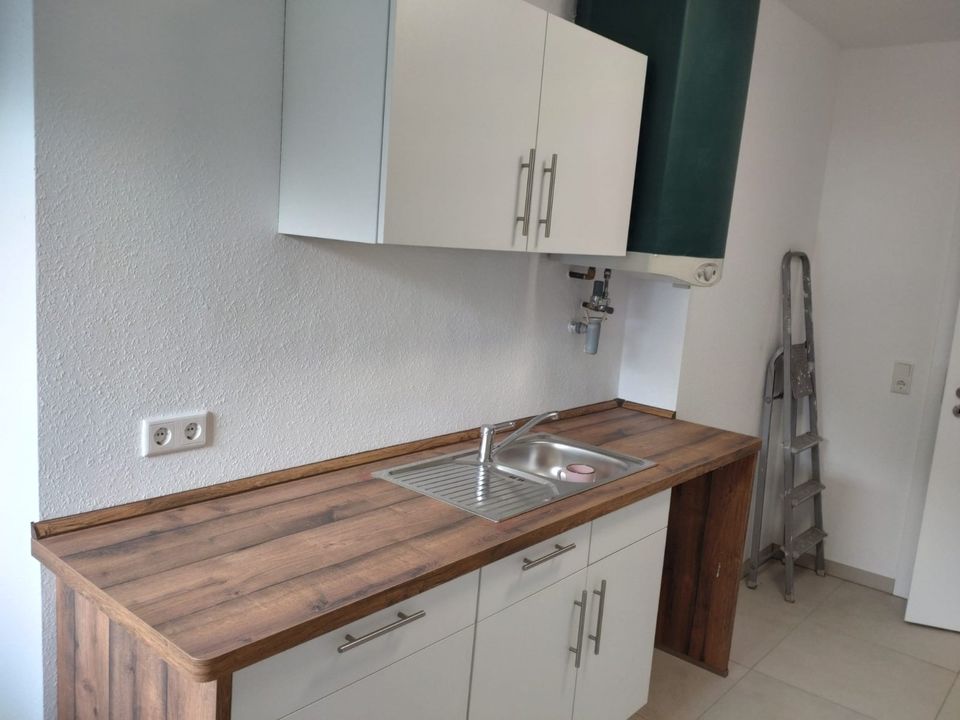 Wir Bauen deine Küche passen neu ein. in Frankfurt am Main