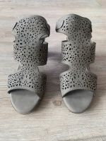 Damen Sommer Schuhe High Heels Pumps grau Gr. 40 Niedersachsen - Buchholz in der Nordheide Vorschau