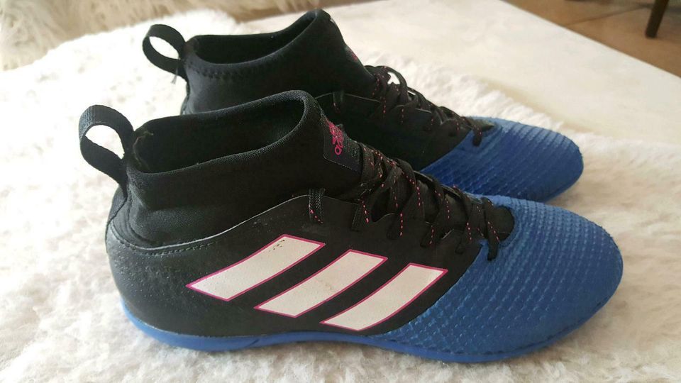 Adidas ACE Hallen Fussballschuhe wie neu 39 1/3 blau metallic in Ottobeuren